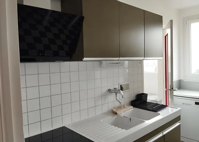 Appt 2 Ch Vue A 5' De La Gare De *